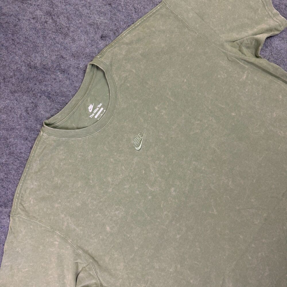 Nike Men's Sportswear Max90 Oil Green T-Shirt Size XL DZ2898-386